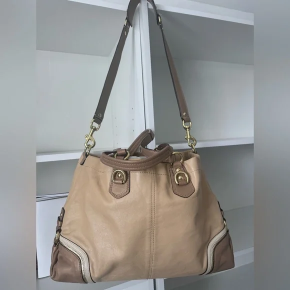Coach Tan and Cream Shoulder
Bag with Slouchy Design -EUC - Picture 5 of 10